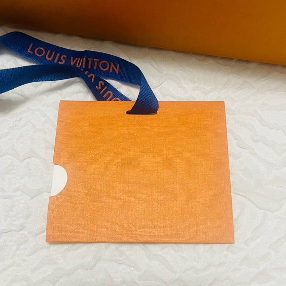 ✨Medium sized Louis Vuitton Gift Box with ribbon -Excellent Condition! - Picture 5 of 8
